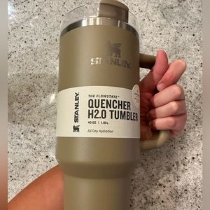 Sold out Magnolia x Stanley 40oz